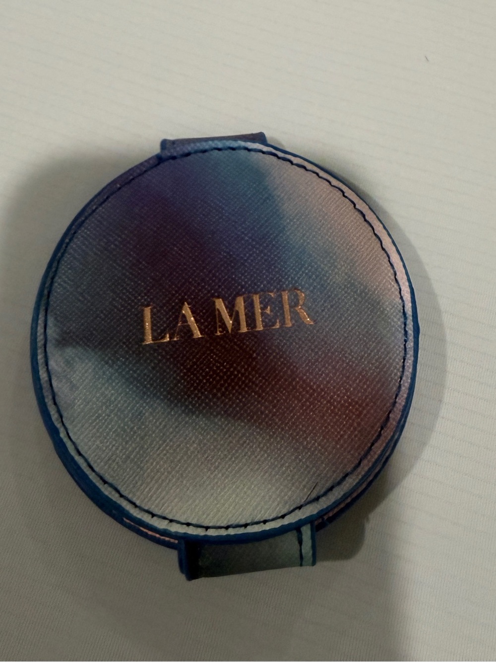 La Mer Round Compact Case in Blue and Gold